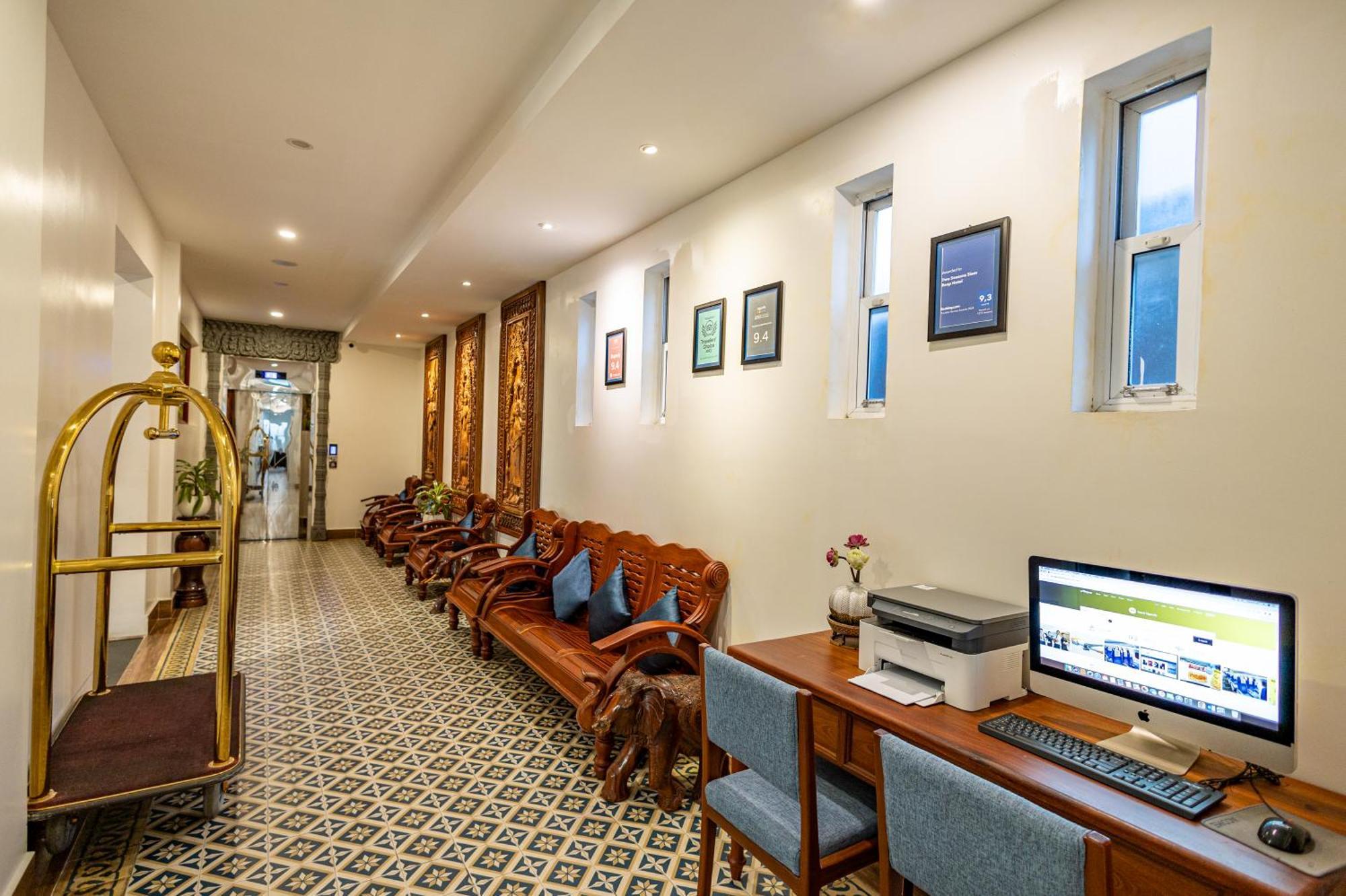 Two Seasons Siem Reap Hotel Exterior foto The lobby of the hotel